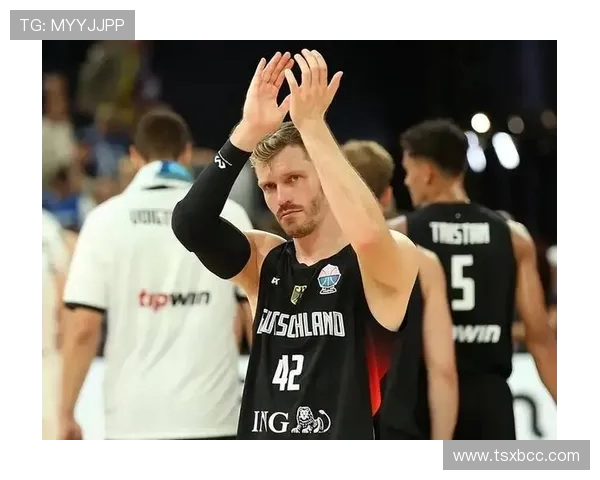 探寻篮球运动员成长之路与赛场荣耀传奇故事全景呈现精彩瞬间集萃