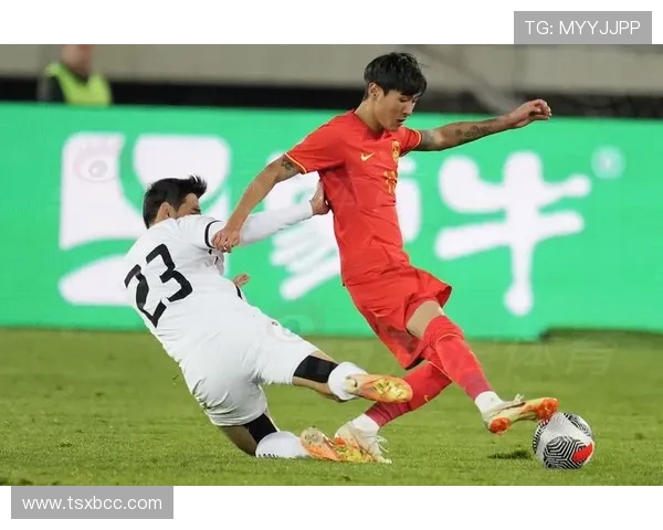 国足与乌兹别克斯坦激战正酣比分直播全程追踪精彩瞬间不容错过